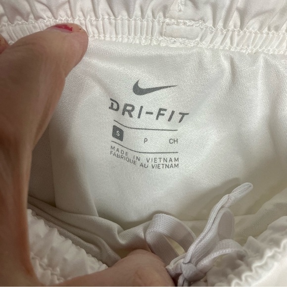 Nike dri fit shorts white size small - Picture 4 of 6